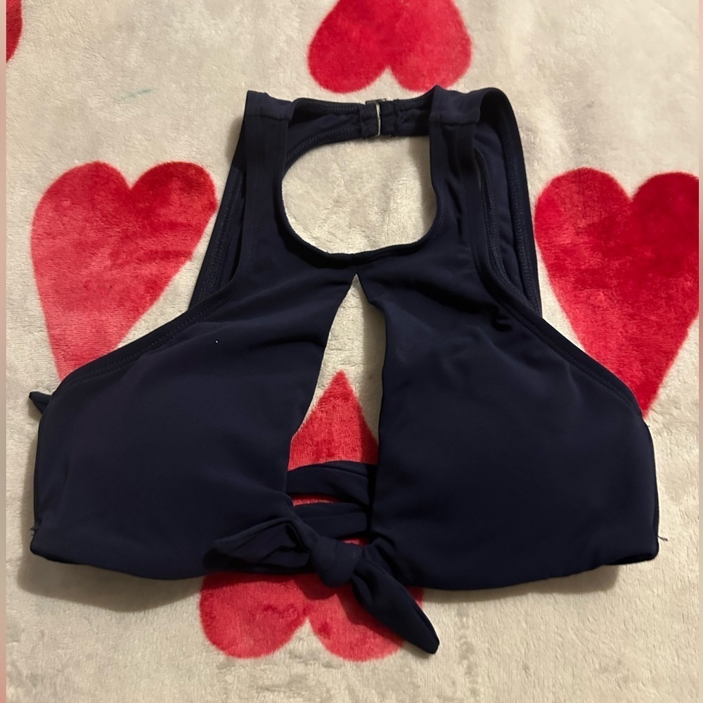 NWOT Robin Piccone Ava High Neck Cutout Tie
Bikini Top - Picture 5 of 8